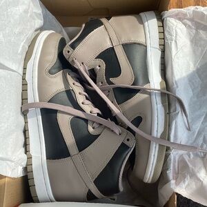 W NIKE DUNK HIGH BLACK / MOON